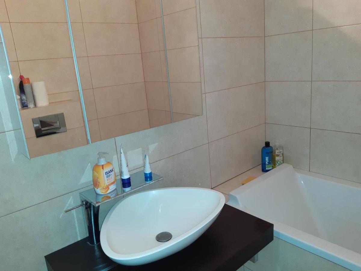 Wspolna 50 Centrum Warsaw Ngoại thất bức ảnh